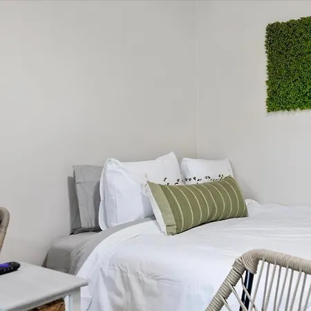 Unit 6: Sleek And Modern 1 Bedroom